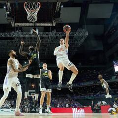 El Madrid gana en la locura