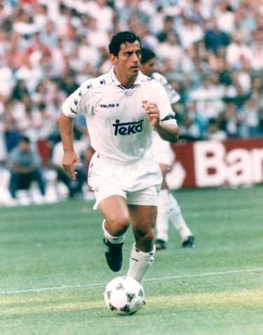 Jugador del Valencia durante nueve temporadas desde mediados de los ochenta, y con el Real Madrid las temporadas 1994-95 y 1995-96.