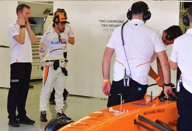 Alonso: "Me retir¨¦ ayer... y hoy a las 10:00 estaba en un F1"