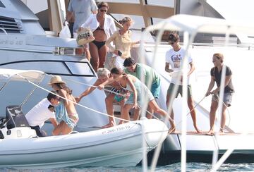 La familia Sainz se encuentra en Mallorca disfrutando de sus playas durante el parón de la Fórmula 1 en este mes de agosto.