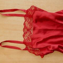 ¿Por qué se usa ropa interior roja en Nochevieja y cuál es el origen de esta tradición?