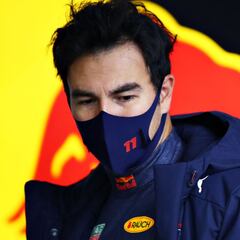 Las primeras imágenes de 'Checo' Pérez a bordo del Red Bull