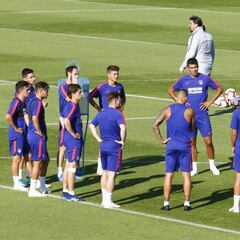 El balón, protagonista en un día menos exigente para el Atlético