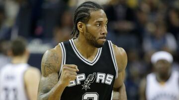 La última vez que los Spurs no estuvieron en una fase final de la NBA el mundo presenciaba el estreno de la película "Space Jam". Este año no fue la excepción, ´pero la baja de Kawhi Leonard será importante en sus aspiraciones para avanzar. Aún así, su jersey sigue siendo uno de los más vendidos en la NBA.