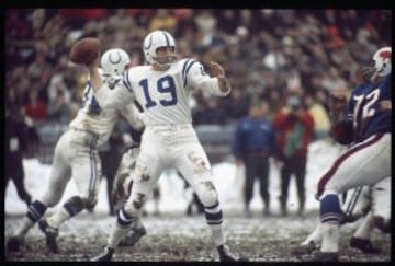 Quarterback. Jugó en Pittsburg Steelers, Baltimore Colts y San Diego Chargers durante sus 18 años de carrera (1955-1973). Su récord de pases de touchdown en 47 partidos consecutivos impuesta entre 1956 y 1960 permaneció sin ser superada hasta 2012.