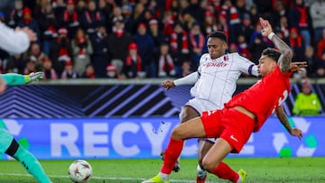 Soccer - UEFA Europa League - Play Off - First Leg - SK Brann v Bologna - Brann Stadion, Bergen, Norway - February 19, 2026 Bologna's Jhon Lucumi in action with SK Brann's Noah Holm Paul S. Amundsen/NTB via REUTERS ATTENTION EDITORS - THIS IMAGE WAS PROVIDED BY A THIRD PARTY. NORWAY OUT. NO COMMERCIAL OR EDITORIAL SALES IN NORWAY.