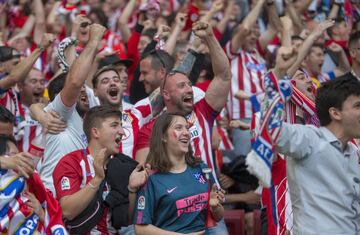 0-1. Los aficionados atléticos que se desplazaron al estadio Wanda Metropoitano celebraron el primer gol de Antoine Griezmann. 