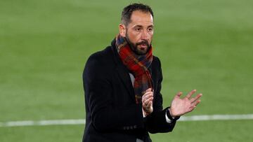 GRAF7013. MADRID, 28/11/2020.- El entrenador del Alavés, Pablo Machín, durante el partido de Liga en Primera División ante el Real Madrid que disputan esta noche en el estadio Alfredo Di Stéfano. EFE/Chema Moya