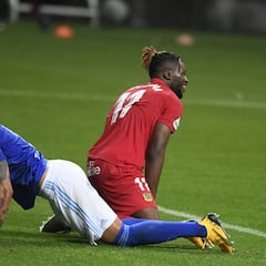 El Oviedo, con el agua al cuello, ante Las Palmas, más holgado