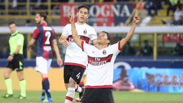 . Bologna (Italy), 07/05/2016.- Bologna's Carlos Bacca jubilates after scoring on penalty the goal during the Italian Serie A soccer match Bologna FC vs AC Milan at Dall'Ara stadium in Bologna, Italy, 07 May 2016. (Italia) EFE/EPA/GIORGIO BENVENUTI