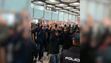 Noisy arrival of Napoli Curva B ultras at Madrid airport