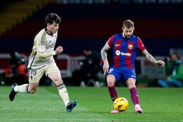 Iñigo Martínez in action for Barcelona against Granada. 