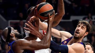 PODGORICA, MONTENEGRO - DECEMBER 06: Chris Singleton, #6 of FC Barcelona Lassa and Ante Tomic, #44 of FC Barcelona Lassa in action during the 2018/2019 Turkish Airlines EuroLeague Regular Season Round 11 game between Buducnost Voli Podgorica and FC Barcel