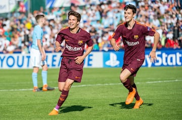 Puig empezó su formación futbolística en el Terrasa, club donde jugó su padre, hasta que con 13 años fue captado por los ojeadores del Barcelona y desde entonces ha estado vinculado al club blaugrana. Debutó con el primer equipo en octubre de 2018.