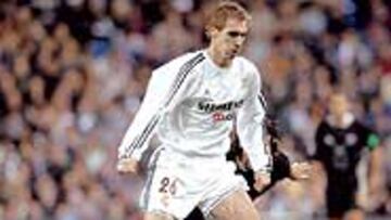 La gran prueba fue para Borja, como medio centro. El canterano pasó por el partido sin nada sobresaliente.