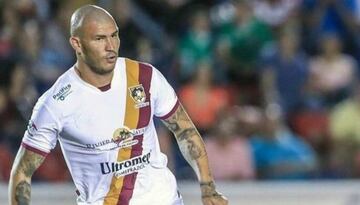 'Chatón' fue pieza fundamental en la consecusión de la medalla de oro en los Juegos Olímpicos de Londres 2012. Enríquez, sin embargo, no pudo consolidarse con Chivas y salió del club para el Clausura 2016. Después de un semestre en León, el jugador llegó a Coras Tepic, donde sólo jugó siete partidos. Actualmente juega en Salamanca de la Segunda B de España.