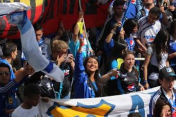 Las calles de Bogotá se pintan de azul y blanco