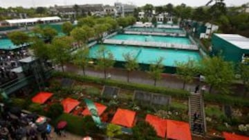 La lluvia retrasó tres horas el inicio de la jornada en París