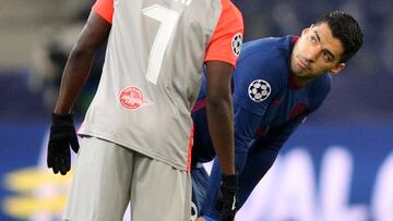 Luis Su&aacute;rez durante el partido contra el Salzburgo.