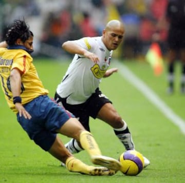 El Colo Colo de Humberto Suazo fue eliminado por el América en octavos de final en 2007, en el último torneo de Chupete con el Cacique, antes de pasar a Monterrey