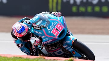 Silverstone (United Kingdom), 02/08/2024.- Britain's Jake Dixon of GASGAS Aspar Team Kalex Ducati during the Moto2 Practice session at the Motorcycling Grand Prix of Great Britain at the Silverstone race track, Britain, 2nd August 2024. (Motociclismo, Ciclismo, Gran Bretaña, Reino Unido) EFE/EPA/TIM KEETON