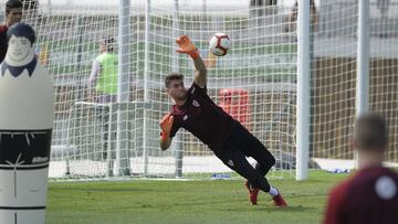 Unai Sim&oacute;n, en un entrenamiento en Lezama