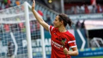 Vero Boquete saluda a la afici&oacute;n del Portland Thorns estadounidense.