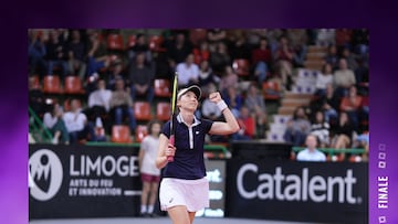 Cristina Bucsa celebra su victoria en la final del torneo de Limoges.