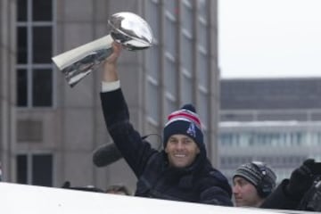 Espectacular recibimiento en las calles de Boston. Tom Brady.