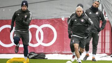 James y Rafinha, durante un entrenamiento del Bayern.