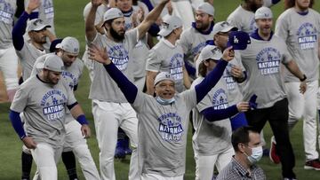 Dave Roberts debe ser uno de los hombres más respetados de la MLB; a pesar de ser criticado por sus decisiones, ha llevado a Dodgers a tres Series Mundiales.