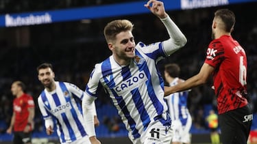 En el verano de 2019, la Real Sociedad fichó a un joven de 17 años que destacaba en el equipo sub 19 del Mónaco. Abonó 6 millones de euros al conjunto monegasco. Fue la figura destacada del Sanse que dirigía Xabi Alonso y que consiguió en 2021 el ascenso a LaLiga Hypermotion. En diciembre de 2020 debutó con el primer equipo txuri-urdin. Tras no hacerse con el puesto de titular, fue cedido al Cádiz en 2023 y en 2024 se marchó traspasado al Real Mallorca, terminando así su vínculo con el equipo donostiarra.