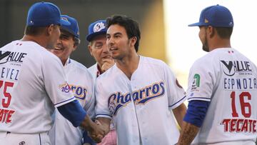 'Checo' Pérez lanzó la primera bola en la Liga Mexicana del Pacifico