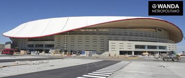 El parking exterior ya va cogiendo forma. Ya se pueden ver las pinturas sobre el asfalto del exterior del fondo sur del Wanda Metropolitano.