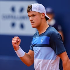 Rune espera en la final tras avasallar a Khachanov
