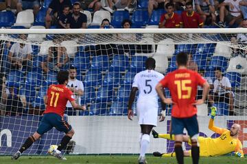 2-1. Mikel Oyarzabal marcó el segundo gol de penalti.