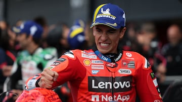 Marc Márquez celebra su tercer puesto en Silverstone.