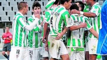 <b>TRANQUILIDAD. </b>El Córdoba vive con alegría la temporada y se acerca con paso firme a su objetivo de la permanencia.