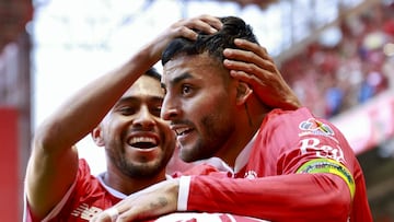 MEX8026. TOLUCA (MÉXICO), 29/03/2025.- Alexis Vega del Toluca celebra un gol este sábado, en un partido de la jornada 13 del torneo Clausura 2025 de la Liga MX entre Toluca y Pachuca, en el estadio Nemesio Diez, en Toluca (México). EFE/ Felipe Gutiérrez