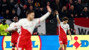 Soccer Football - UEFA Europa League - FC Utrecht v FC Porto - Stadion Galgenwaard, Utrecht, Netherlands - November 6, 2025 FC Utrecht's Miguel Rodriguez celebrates scoring their first goal REUTERS/Piroschka Van De Wouw