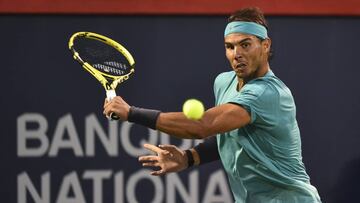Nadal ejecuta un revés en el Masters de Canadá.