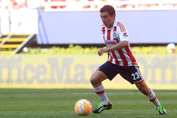 Luis Ernesto Pérez llegó a Chivas de Guadalajara después de firmar una gran carrera con Monterrey y Necaxa. El exseleccionado nacional llegó a Verde Valle, en el ocaso de su carrera, para reforzar al equipo para el Apertura 2012. Pérez jugó 27 partidos y dio un pase para gol.