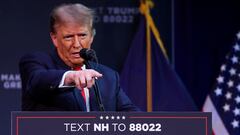 FILE PHOTO: Former U.S. President and Republican presidential candidate Donald Trump holds a rally in advance of the New Hampshire presidential primary election in Rochester, New Hampshire, U.S., January 21, 2024. REUTERS/Mike Segar/File Photo