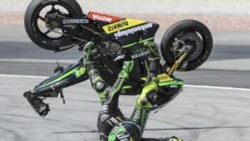 Pol Espargaró sufrió una espeluznante caída en los libres 3 de Malaisia.