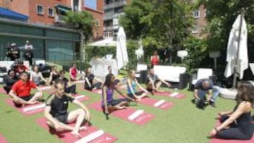 Lauren Imparato da una Masterclass de yoga a los atletas &Aacute;ngel David Rodr&iacute;guez, Aauri Bokesa, Elian P&eacute;riz y Chema Mart&iacute;nez, entre otros.