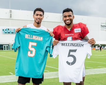 Bellingham, junto a Tua Tagovailova, de los Miami Dolphins.