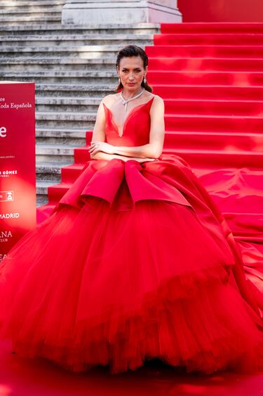 La modelo y presentadora Nieves Álvarez posa en la alfombra roja de la Primera edición de los Premios de la Academia de la Moda Española.