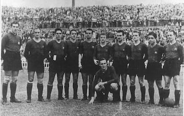 Julio, José y Mariano son tres hermanos que nunca jugaron juntos en el mismo equipo, pero sí se enfrentaron entre sí. Julio y José jugaron juntos por primera vez en el Sabadell en la jornada 1 de la temporada 43/44. Por su parte, José y Marino coincidieron en la etapa de ambos en el FC Barcelona. Hubo un partido en el que sí coincidieron los tres hermanos: el Sabadell – FC Barcelona de la jornada 25 de la temporada 43/44. Entre todos suman 510 partidos en Primera. 