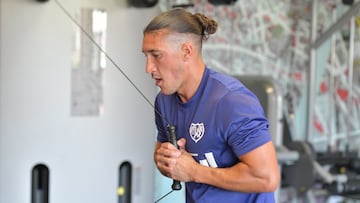 Pacha Espino se entrena en el gimnasio de la Ciudad Deportiva del Rayo.