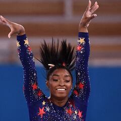 How many Olympic medals has Simone Biles? What's her position in US historical ranking?